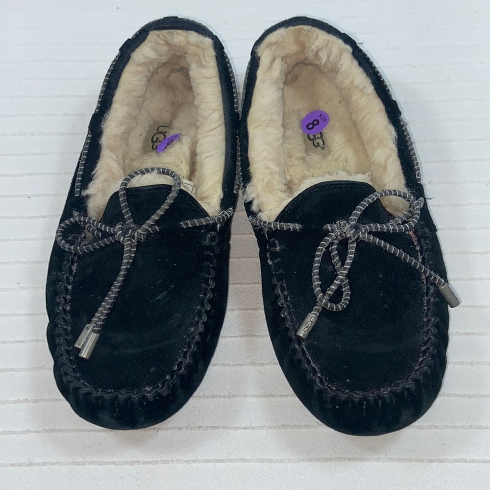Authentic UGG Dakota black suede Moccasins Slippers- size 8 (fits like a 7)